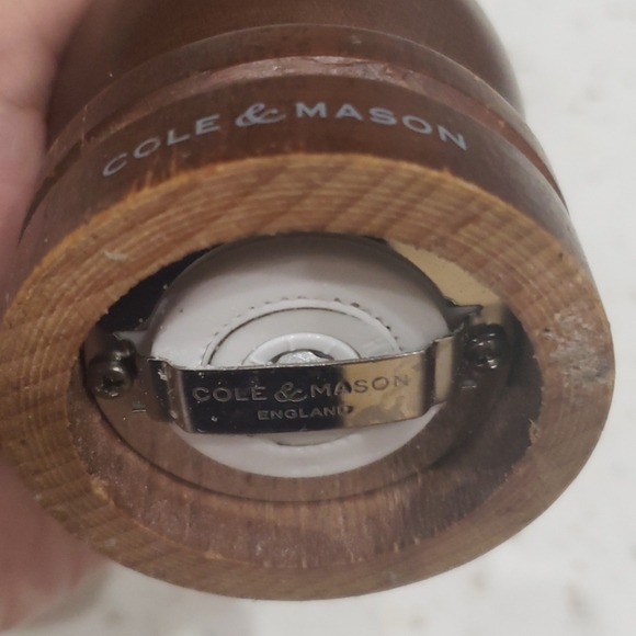 Cole & mason salt & pepper shaker set - Picture 5 of 8